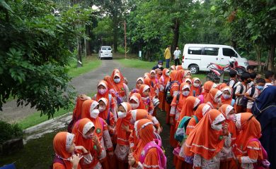 Pendidikan Lingkungan (Dikling) SD Al-Hidayah di Hutan Sawala